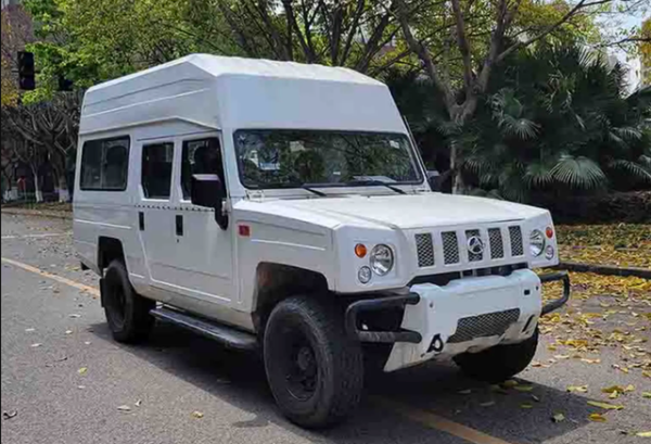 广瑞网 搭载2.4T+6AT，北汽制造勇士新车型曝光比坦克300还硬核